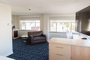 Capitol Plaza Hotel Montpelier Tapestry Collection by Hilton