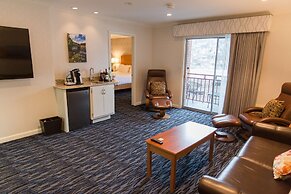 Capitol Plaza Hotel Montpelier Tapestry Collection by Hilton