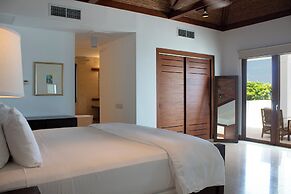 Las Verandas Hotel & Villas