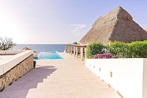 Las Verandas Hotel & Villas