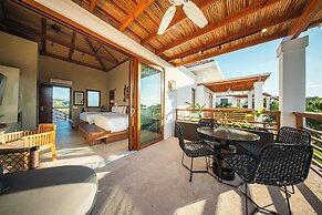 Las Verandas Hotel & Villas