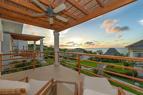 Las Verandas Hotel & Villas