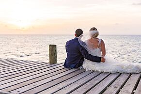 Las Verandas Hotel & Villas