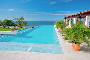 Las Verandas Hotel & Villas