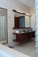 Las Verandas Hotel & Villas