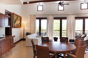 Las Verandas Hotel & Villas