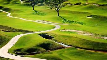 Las Verandas Hotel & Villas