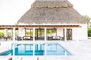 Las Verandas Hotel & Villas