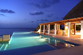 Las Verandas Hotel & Villas