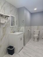 Hometowne Inn & Suites