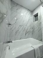 Hometowne Inn & Suites