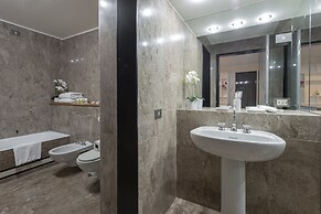 Milan Royal Suites & Luxury Apartments