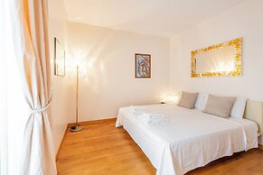 Milan Royal Suites & Luxury Apartments