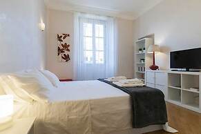 Milan Royal Suites & Luxury Apartments