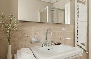 Milan Royal Suites & Luxury Apartments