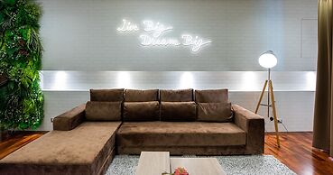 Benviar Tonson Residence