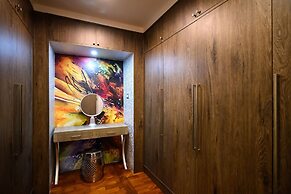 Benviar Tonson Residence