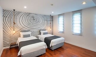 Benviar Tonson Residence