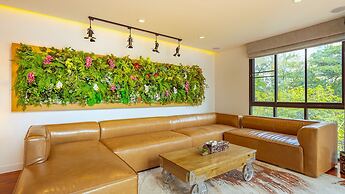 Benviar Tonson Residence