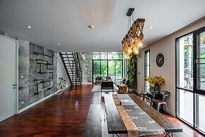 Benviar Tonson Residence