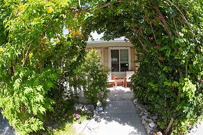 Kokomo Botanical Resort - Caribbean Family Cottages