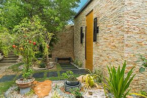 Kokomo Botanical Resort - Caribbean Family Cottages