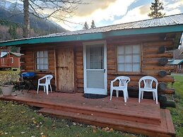 Gwin's Lodge & Roadhouse Est. 1952