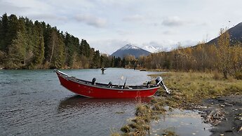 Gwin's Lodge & Roadhouse Est. 1952