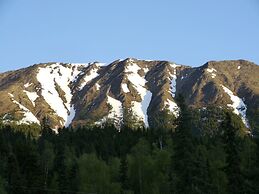 Gwin's Lodge & Roadhouse Est. 1952