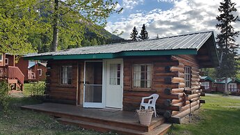 Gwin's Lodge & Roadhouse Est. 1952