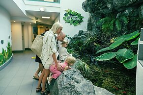 Grand Palais Boolarong Beachside Resort