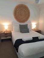 Grand Palais Boolarong Beachside Resort