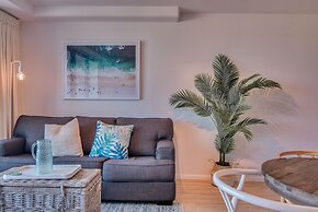 Grand Palais Boolarong Beachside Resort