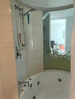 Grand Palais Boolarong Beachside Resort