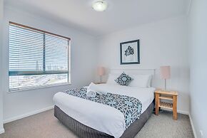 Grand Palais Boolarong Beachside Resort