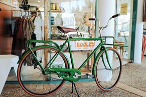 Grand Palais Boolarong Beachside Resort