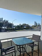 Grand Palais Boolarong Beachside Resort