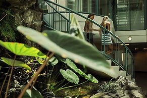 Grand Palais Boolarong Beachside Resort