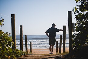 Grand Palais Boolarong Beachside Resort
