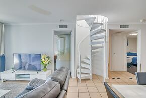 Grand Palais Boolarong Beachside Resort