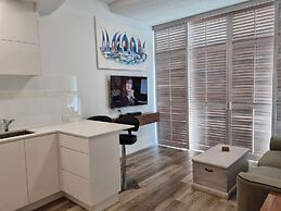 Grand Palais Boolarong Beachside Resort