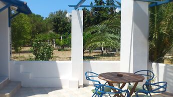 Dora's Studios and Apartments