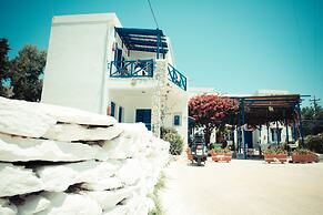 Dora's Studios and Apartments