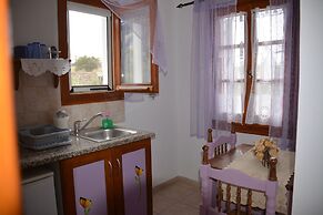 Dora's Studios and Apartments