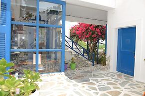 Dora's Studios and Apartments