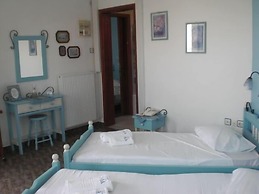 Dora's Studios and Apartments