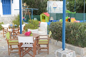 Dora's Studios and Apartments