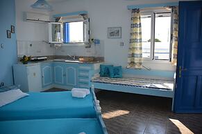 Dora's Studios and Apartments