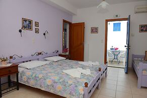 Dora's Studios and Apartments