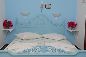 Dora's Studios and Apartments